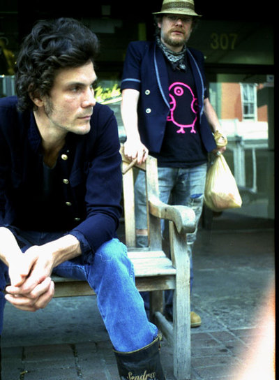 Simon Felice (izquierda) y Robert  Chicken  Burke, en una foto de promoción de The Duke & The King. rnFoto: Loose Music