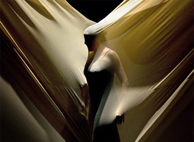 Un momento del ensayo de la obra  Dunas. 