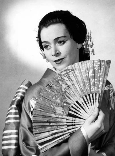 Elisabeth Söderström, caracterizada de  Madame Butterfly,  en 1953.