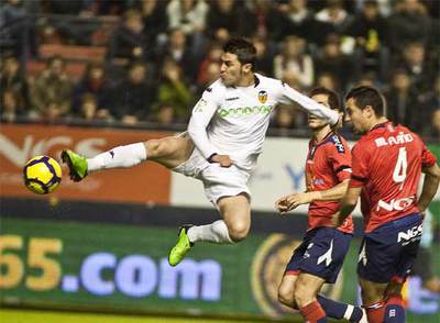 Villa, en el primer gol del Valencia.