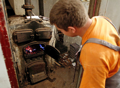 Caldera de carbón en un edificio de la calle de José Abascal.