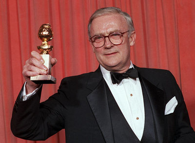 Edward Woodward, premiado por  The equalizer,  en 1987.