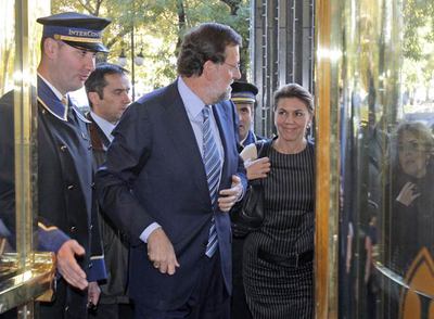 Mariano Rajoy y Dolores de Cospedal, a su llegada a unas jornadas organizadas por  The Economist .