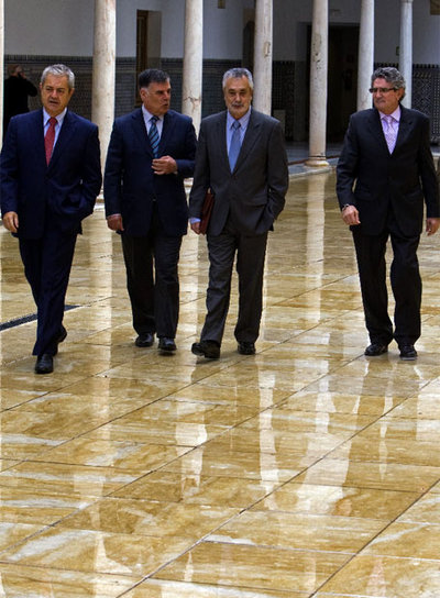 De izquierda a derecha, Vallejo, Viera, Griñán y Pizarro, en el Parlamento.