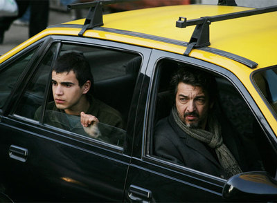 Abel Ayala (a la izquierda) y Ricardo Darín, en  El baile de la victoria.  