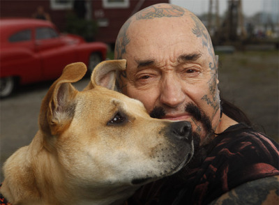  Batso,  uno de los tipos duros protectores de animales que interviene en el programa  de Rescue Ink.  