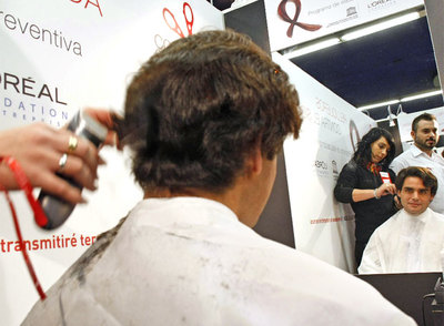 Güemes se corta la melena contra el Sida