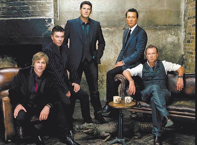  Así son Spandau Ballet 30 años después de fundarse. Ahora usan corbata.  