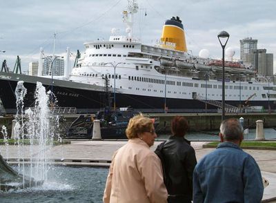 Crucero 'Saga Rose' atracado en el puerto de A Coruña.
