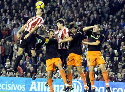 Javi Martínez, Marchena, De Marcos, Dealbert y Navarro en un ataque del Athletic.