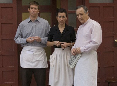 Tres de los personajes de la serie  Amar en tiempos revueltos .