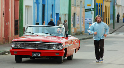 Gary Piquer (en el coche) y Jouko Ahola, en  Mal día para pescar. 