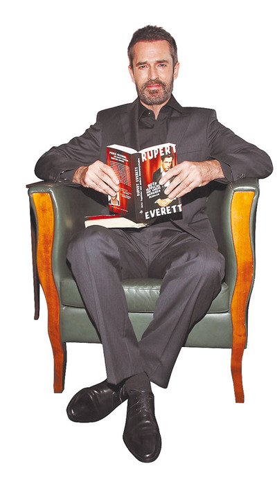  Rupert Everett lee su autobiografía. ¿Narcisismo? 