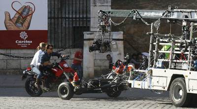 Tom Cruise y Cameron Díaz, en moto por la Catedral