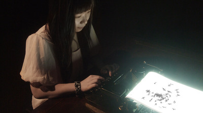 Máquina de escribir rediseñada por los artistas Sommerer & Mignonneau en su pieza  Life writer. 