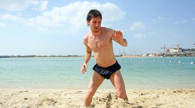 Messi, durante su entrenamiento especial de ayer en la playa para intentar recuperarse a tiempo de jugar hoy la semifinal.