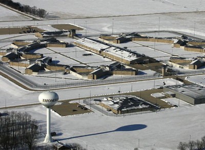 El Centro Correccional Thomson, adonde irán a parar los presos de Guantánamo, tras la nevada que cayó ayer en el Estado de Illinois.