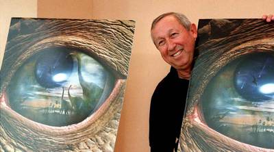 Roy Disney, en septiembre de 2000, durante la presentación de la película  Dinosaurs. 