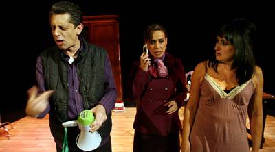 Escena de  El alma se serena,  que puede cerrar la sala del Teatro de los Manantiales la semana próxima.