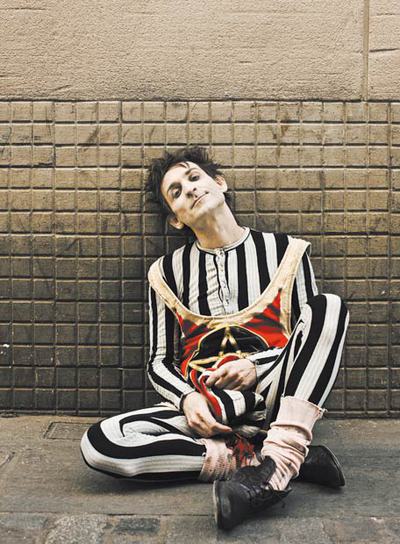  Albert Pla, en Barcelona, caracterizado como el Gran Lectus, su personaje en la obra  Llits   (Camas).  