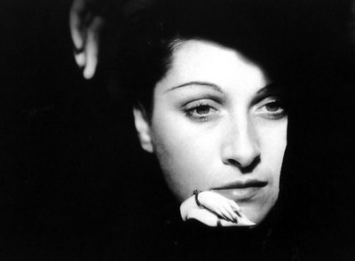  Autorretrato  (1936), de Dora Maar (1907-1997).