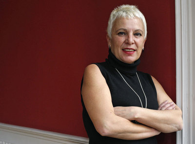 Andrea Fernández lucha por ser reconocida como  viuda de hecho. 