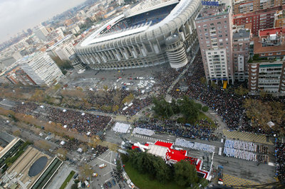 La plaza de Lima de Madrid durante la misa de  ayer.