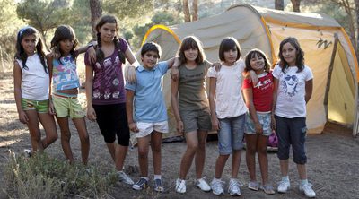 El grupo de niñas que concursa en  Dejadnos solos,  de Telecinco.
