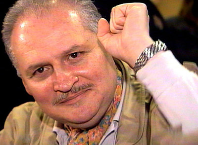 Chacal, durante su intervención en 2000 ante un juez de París, donde cumple condena, en la vista contra un ex miembro de su organización.rnCarlos, en una foto sin fecha de la época en que era buscado en todo el mundo.