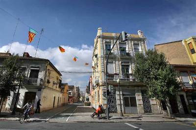 Una calle del barrio marinero de El Cabanyal en Valencia.
