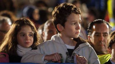 Victoria, Felipe y su padre esperan a los reyes