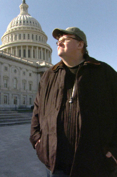 Un fotograma de  Capitalismo: una historia de amor. 