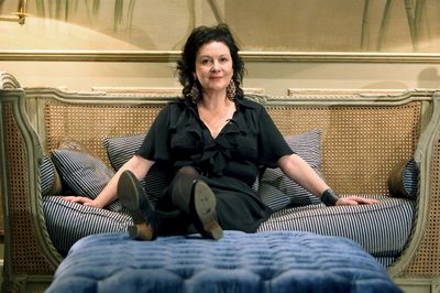 La escritora Clara Sánchez, ayer en Barcelona, en el mismo escenario donde recibió el 66º Premio Nadal.