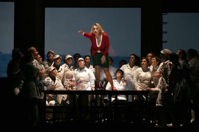 La soprano Anja Kampe durante el ensayo de la ópera  El holandés errante  ,   en el Teatro Real. 