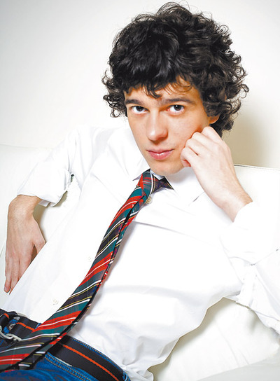  Fernando Tielve lleva camisa Olimpo y corbata de Springfield. 