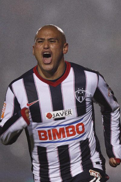 Suazo grita uno de los goles que hizo con el Monterrey.