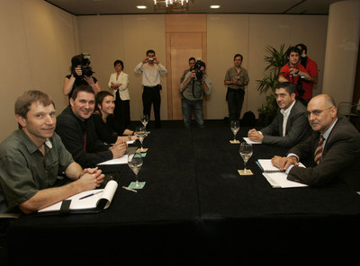 Reunión de Patxi López y Rodolfo Ares con Batasuna, en el hotel Amara de San Sebastián.