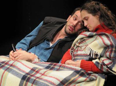 Los actores Óscar Velado y Marianela Pensado en un momento de la representación de  Muda. 