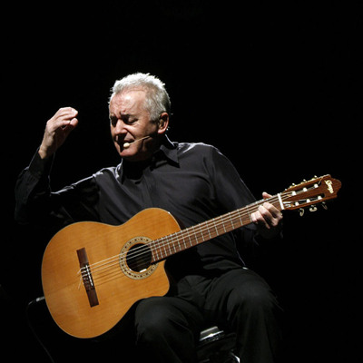 Víctor Manuel conmovió  al público con el espectáculo  Vivir para cantarlo .