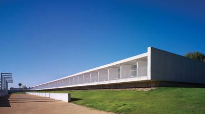 Viviendas en alquiler para mayores (2005), de Javier García Solera, en San Vicente del Raspeig (Alicante).
