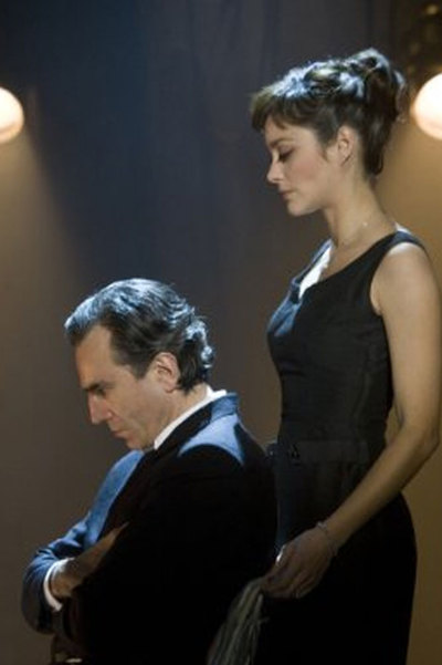 Daniel Day-Lewis y Marion Cotillard en un momento de  Nine.  
