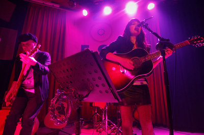 Juan Aguirre y Eva Amaral, durante su actuación en la sala El Sol.