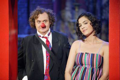 Rocío Muñoz, presentadora de  La mandrágora,  con Gabriel Chamé.