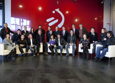 Los protagonistas de la nueva programación se reunieron ayer en Bilbao para una foto de familia.rn La charca inútil  se representa en Barakaldo.