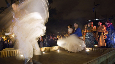 Una escena de la  Calvacada dels Clàssics  que se inspira en los hechos y personajes que dieron lugar a la creación del ducado de Gandia.