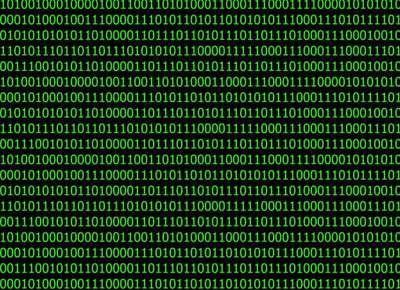 Códigos binarios en la pantalla de un ordenador.