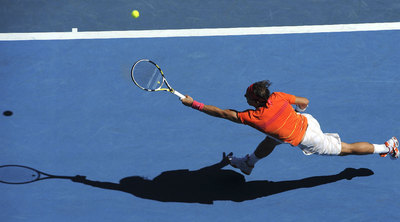 Rafael Nadal, ayer en una devolución forzada frente a Ivo Karlovic.
