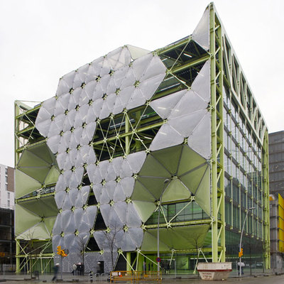 Una burbuja entre nubes