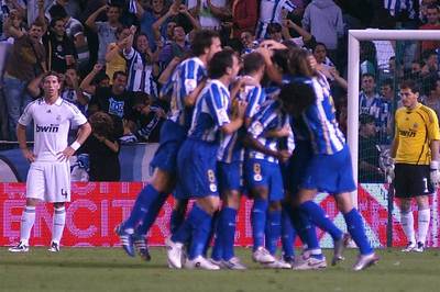 Los deportivistas celebran un gol al Madrid ante Casillas.