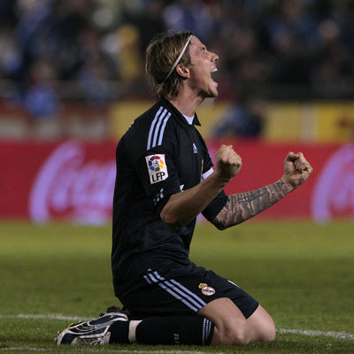 Guti celebra la victoria en Riazor contra el Deportivo.